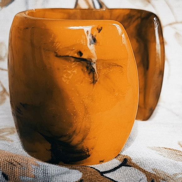 Wide Caramel Amber Swirled Dark Butterscotch Lucite Cuff Bangle Bracelet Vintage - Picture 8 of 11